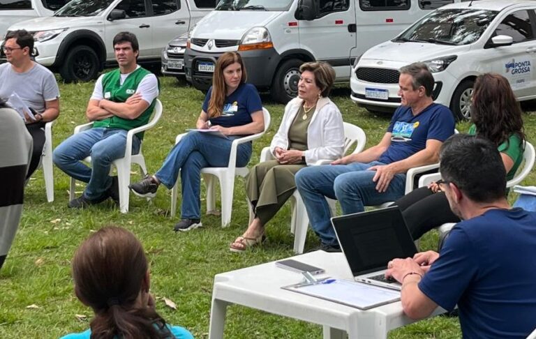 Leia mais sobre o artigo Projeto Aproxima leva serviços e escuta para comunidade quilombola de Ponta Grossa (07/10/2025)