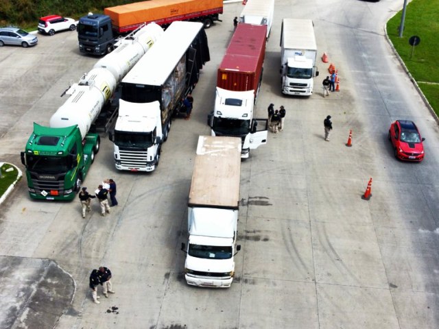 Leia mais sobre o artigo Empresa pagará R$ 150 mil de danos morais coletivos por excesso de peso na BR 101 em SC (03/11/2025)