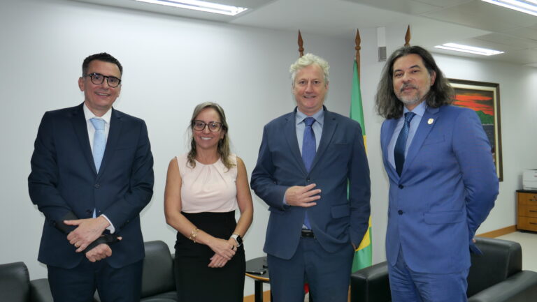 Leia mais sobre o artigo Diretor do Foro da JFSC recebe novo superintendente da Polícia Federal no estado (27/11/2025)