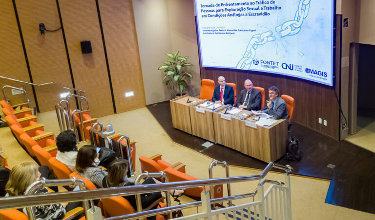 Leia mais sobre o artigo Evento aborda combate ao tráfico de pessoas para exploração sexual e trabalho análogo à escravidão (17/11/2025)