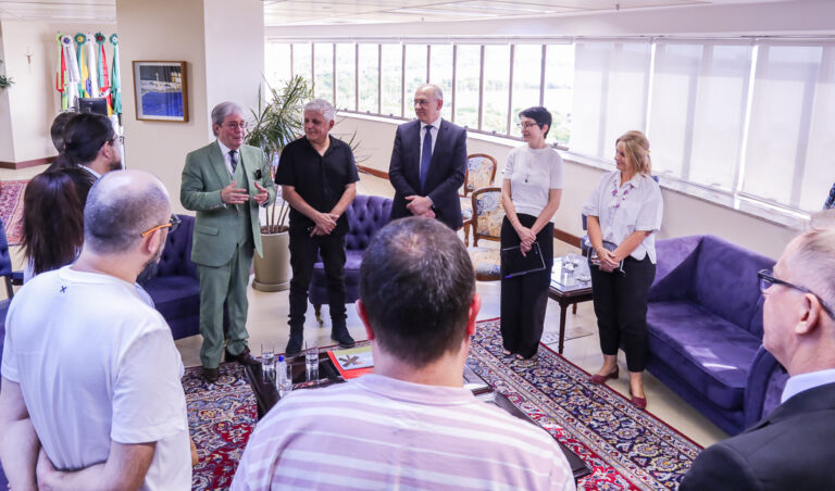 Leia mais sobre o artigo Presidente do TRF4 recebe comitiva do Sintrajufe-RS (13/11/2025)