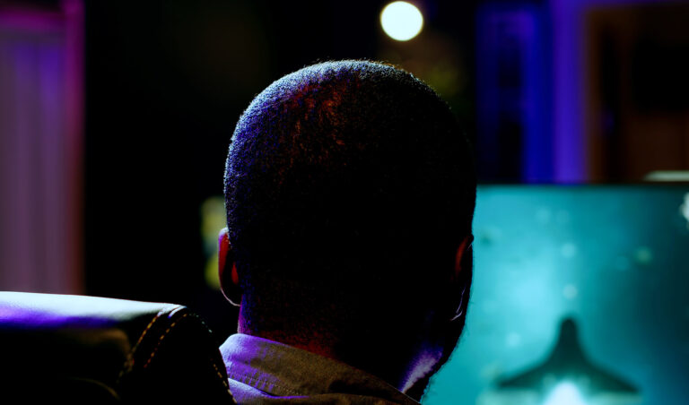 Leia mais sobre o artigo Homem é condenado por produção, armazenamento e compartilhamento de pornografia infantojuvenil (14/11/2025)