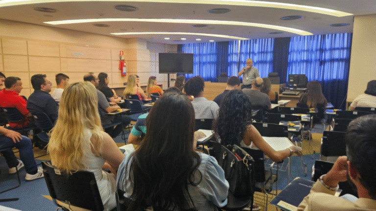 Leia mais sobre o artigo Alunos do curso de Direito visitam Justiça Federal em Rio Grande (17/11/2025)