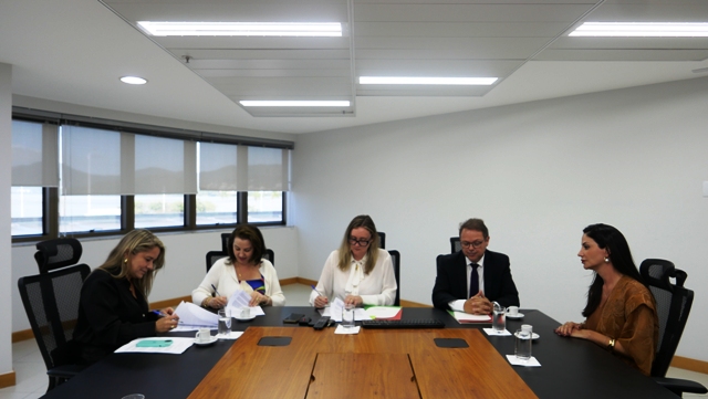 Leia mais sobre o artigo JFSC e MPSC assinam convênio para ações de atendimento e apoio a vítimas (15/12/2025)