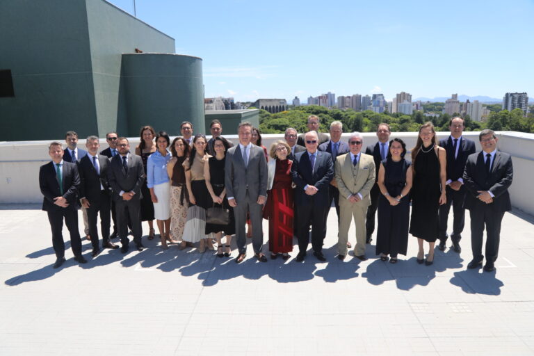 Leia mais sobre o artigo Presidente do STF visita sede da JFPR em encontro com magistrados da 4ª Região (22/12/2025)