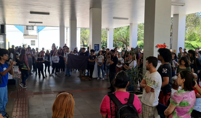 Leia mais sobre o artigo Deputado federal é condenado a pagar indenização de R$ 100 mil por ofensas a estudantes da UFSM e da UFPEL (28/01/2026)