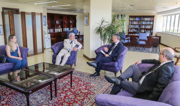 Leia mais sobre o artigo Presidente eleito da Ajuris visita o TRF4 (13/01/2026)