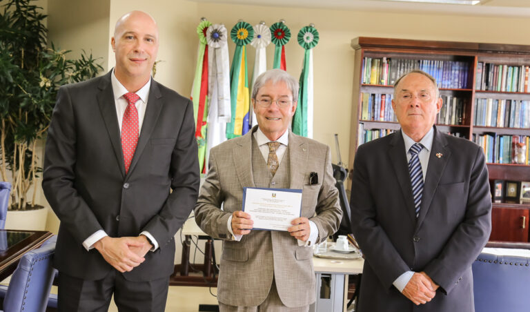 Leia mais sobre o artigo Presidente do TRF4 recebe convite pra a posse dos novos dirigentes do TJM/RS (19/01/2026)