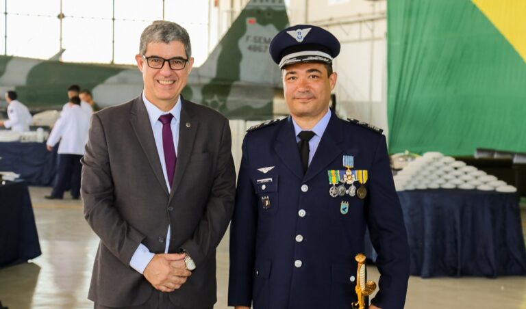 Leia mais sobre o artigo Desembargador De Nardi representa TRF4 em troca de comando da Base Aérea (15/01/2026)