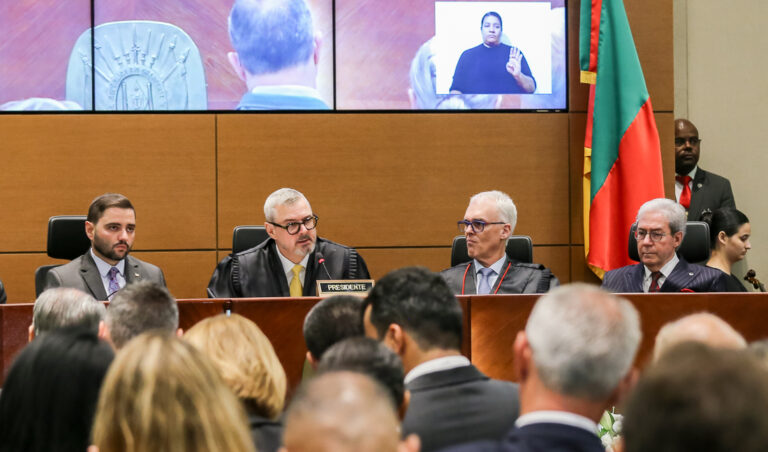 Leia mais sobre o artigo Presidente do TRF4 participa da solenidade de posse do novo presidente do TJRS (03/02/2026)