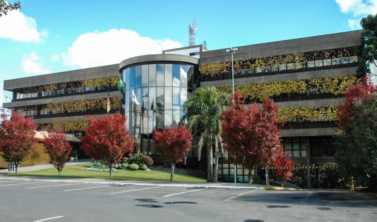 Leia mais sobre o artigo TRF4 mantém condenação de R$ 100 mil a vereador de Caxias do Sul (RS) (25/02/2026)