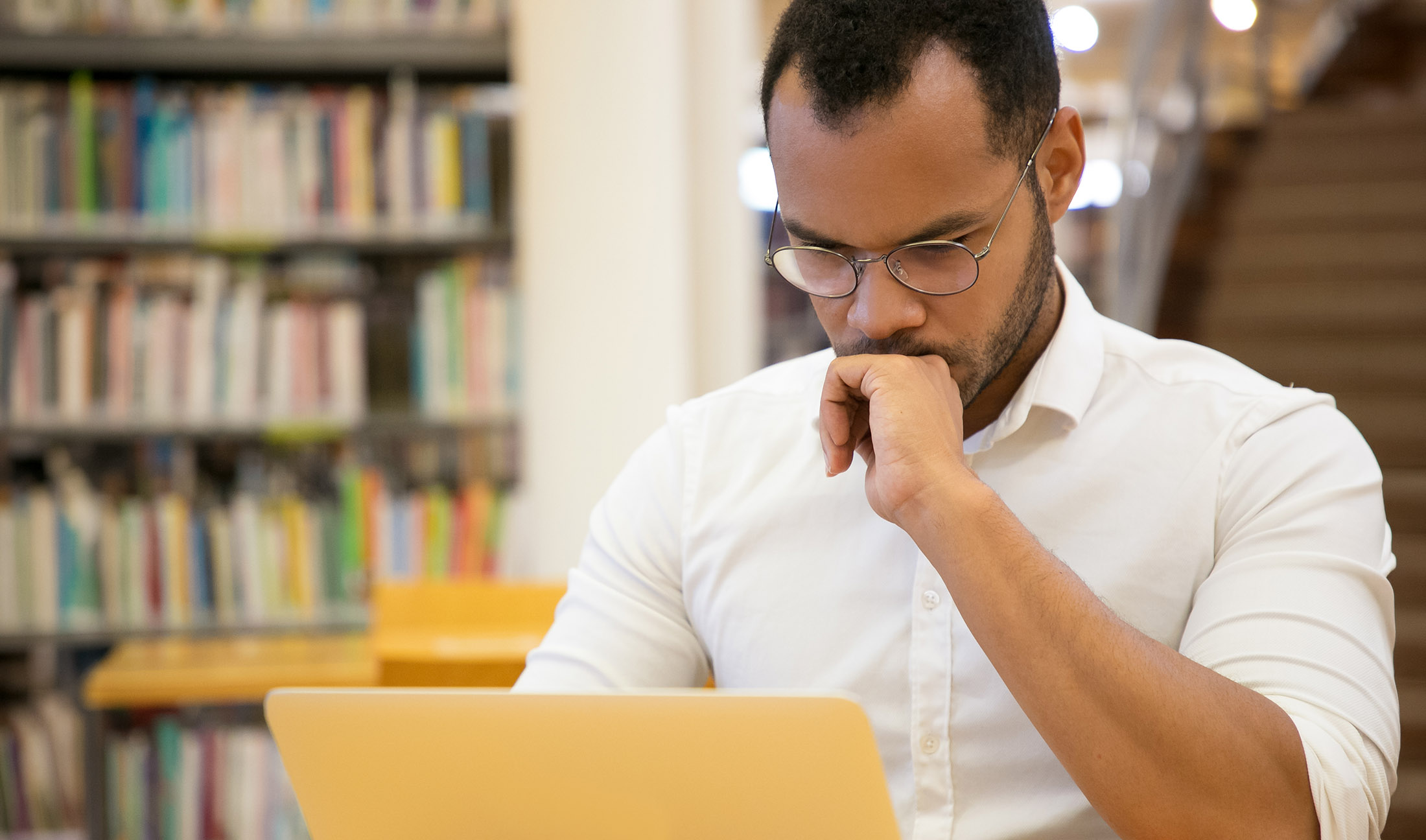 No momento, você está visualizando Empresário garante expedição de diploma e recebimento de indenização de danos morais (19/02/2026)