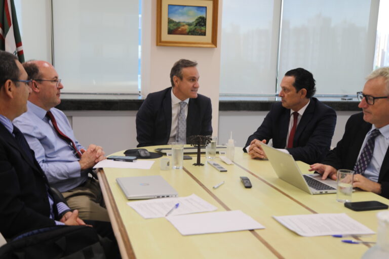 Leia mais sobre o artigo JFPR sedia reunião para alinhar estratégias de formação em IA na 4ª Região (10/02/2026)