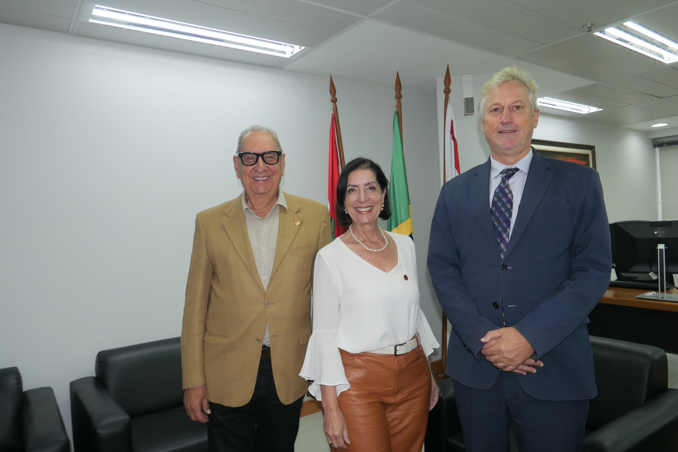 No momento, você está visualizando Direção da Academia Catarinense de Letras Jurídicas visita a JFSC (20/03/2026)