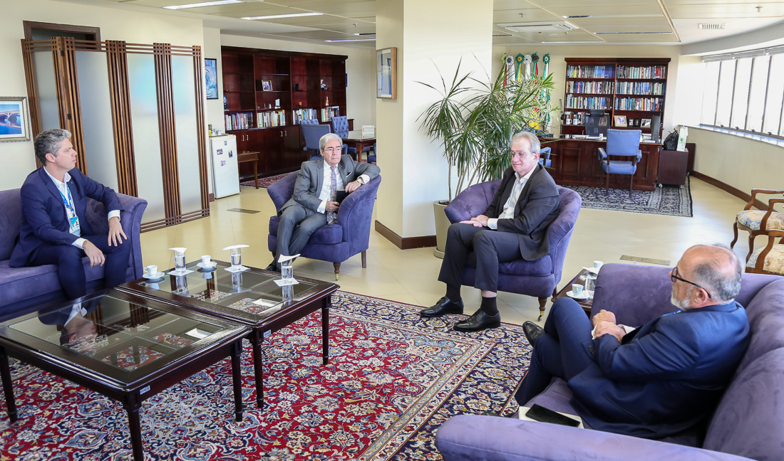 No momento, você está visualizando Presidente do TRF4 recebe representantes da Caixa Econômica Federal (13/03/2026)