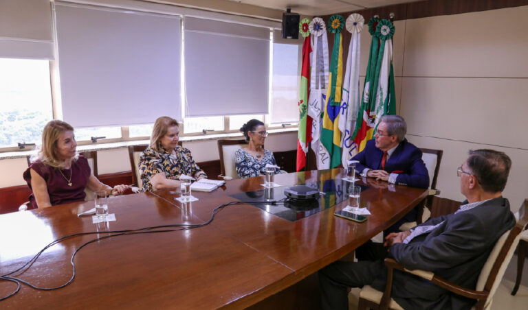 Leia mais sobre o artigo Presidente recebe desembargadores aposentados (23/03/2026)