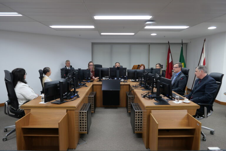 Leia mais sobre o artigo 4ª Turma Recursal da JFSC realiza primeira sessão de julgamento (29/04/2026)
