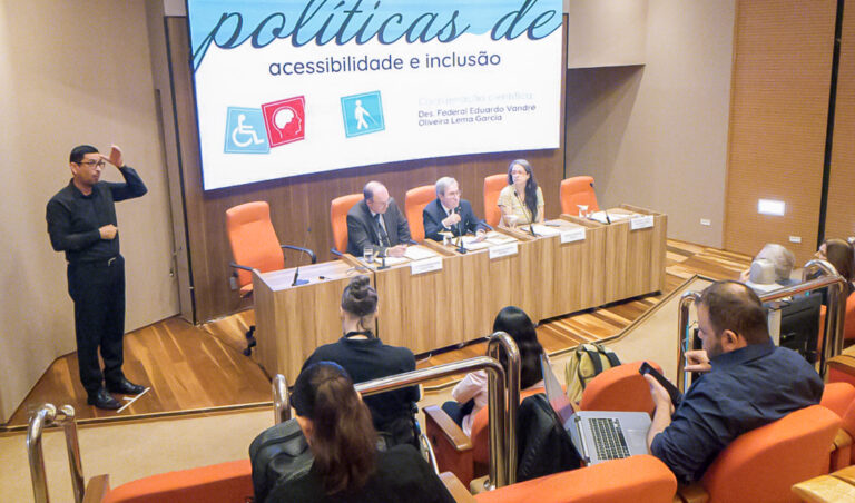 Leia mais sobre o artigo Especialistas vêm ao TRF4 falar de políticas de acessibilidade e inclusão  (10/04/2026)