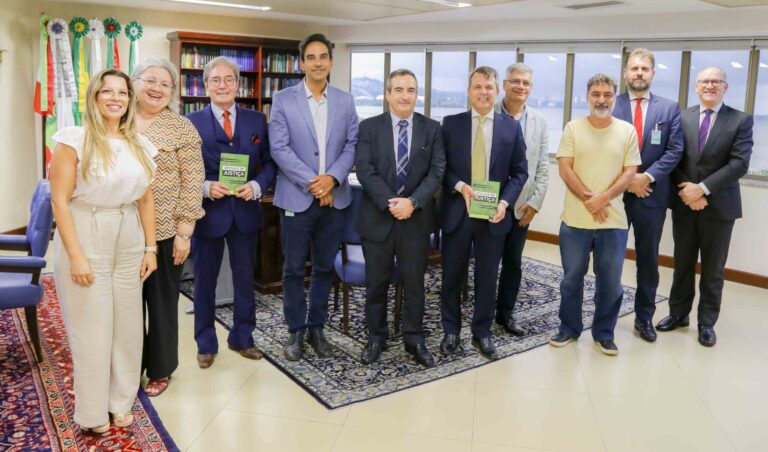 Leia mais sobre o artigo Presidente recebe representantes dos oficiais justiça da 4ª região (08/04/2026)