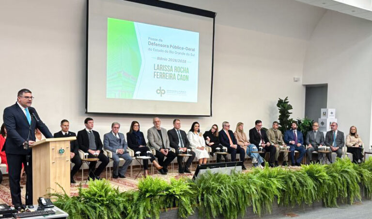 Leia mais sobre o artigo Presidente do TRF4 participa da cerimônia de posse da nova defensora pública-geral do RS (22/05/2026)