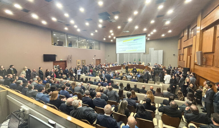 Leia mais sobre o artigo Presidente do TRF4 acompanha a posse da nova gestão do TRE-RS (25/05/2026)