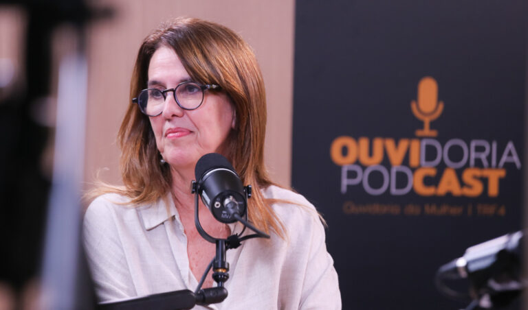 Leia mais sobre o artigo Podcast da Ouvidoria da Mulher recebe a escritora Martha Medeiros na abertura da segunda temporada (13/05/2026)