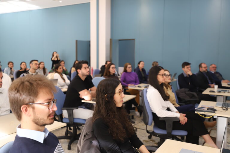 Leia mais sobre o artigo Servidores (as) fazem curso de Formação de Formadores e Multiplicadores em IA (13/05/2026)