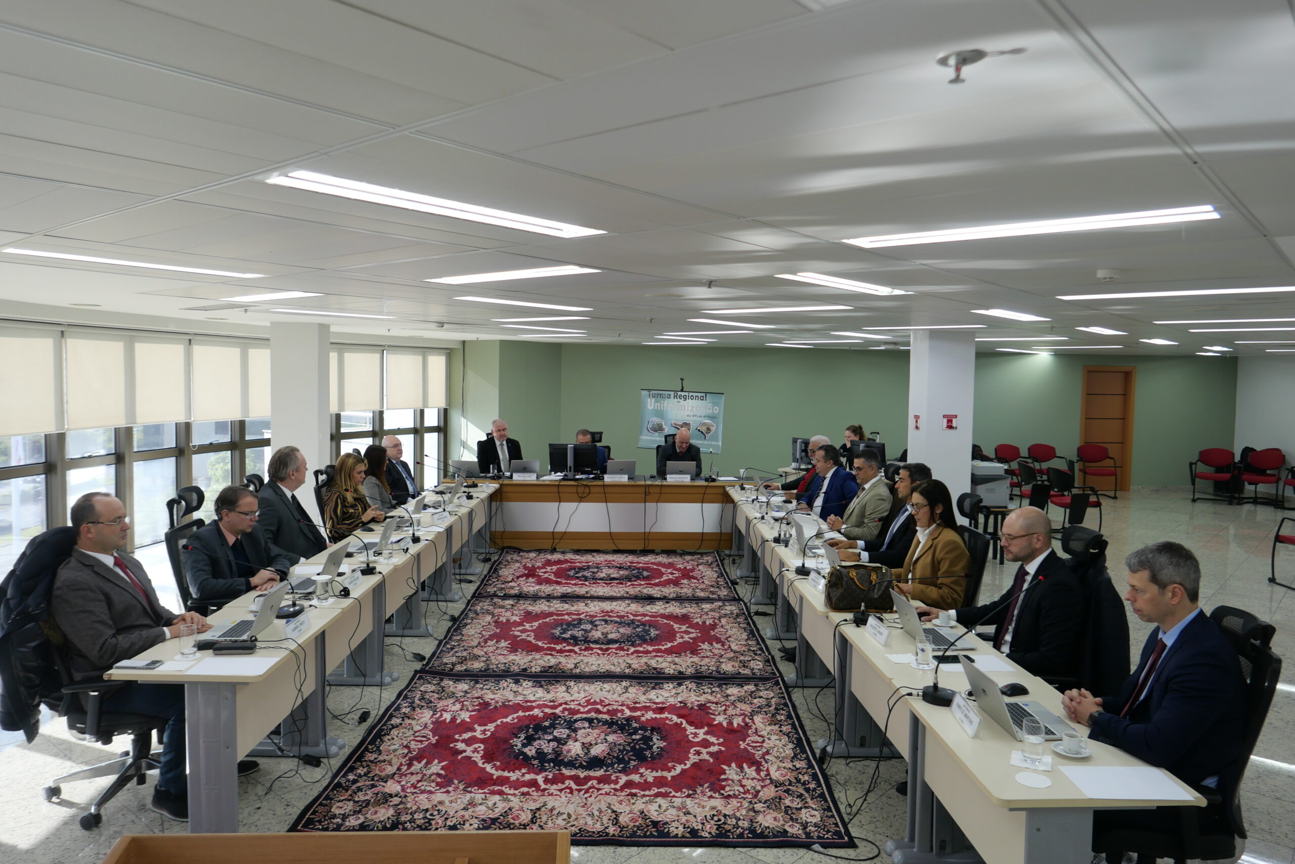 No momento, você está visualizando Turma Regional de Uniformização realiza sessão em Florianópolis (26/06/2026)
