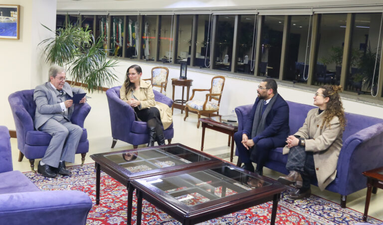 Leia mais sobre o artigo Presidente do TRF4 recebe diretores da Escola Superior de Direito Municipal (09/07/2026)