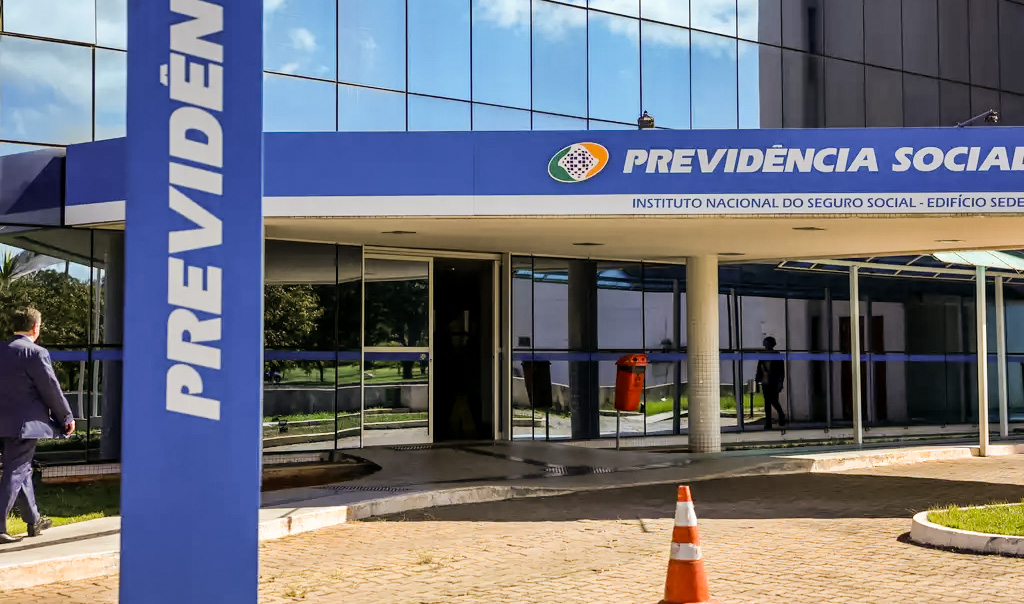 No momento, você está visualizando TRF4 decide sobre concessão de auxílio-acidente a contribuinte individual durante período de graça de emprego anterior (28/07/2026)
