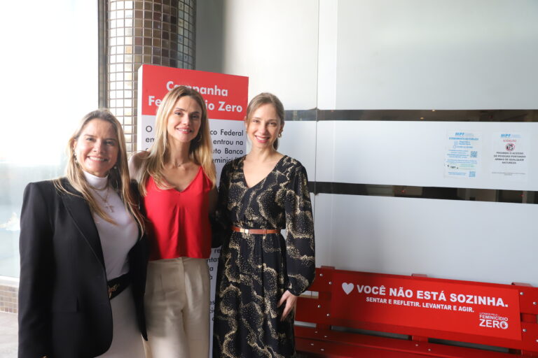 Leia mais sobre o artigo Ouvidora da Mulher da JFSC participa de inauguração do Banco Vermelho no MPF (18/08/2026)