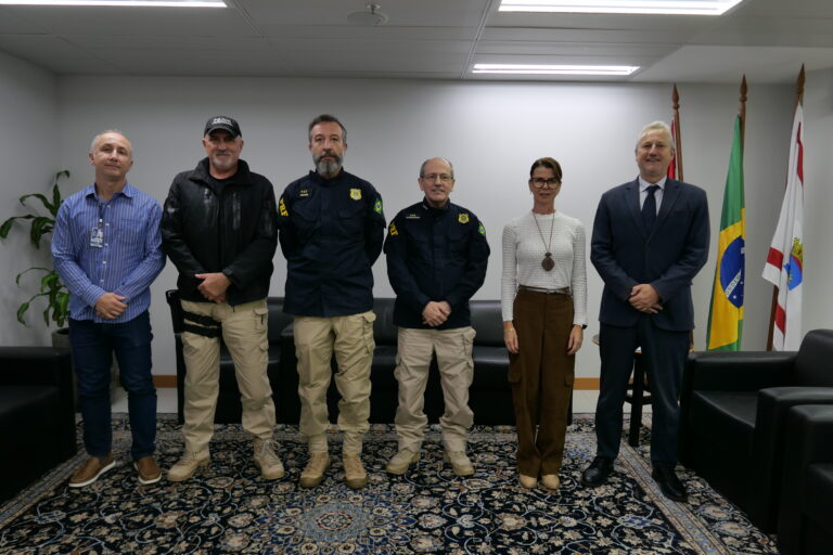 Leia mais sobre o artigo Diretor do Foro recebe superintendentes da Polícia Rodoviária Federal em SC (06/08/2026)
