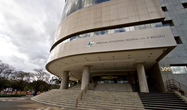 Leia mais sobre o artigo TRF4 determina adequação da retenção de IR sobre lucros e dividendos para altas rendas (05/08/2026)