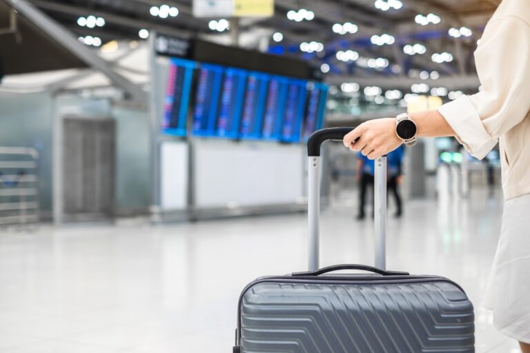Leia mais sobre o artigo Jovem presa com cocaína no Aeroporto Salgado Filho é condenada pela JFRS (27/08/2026)