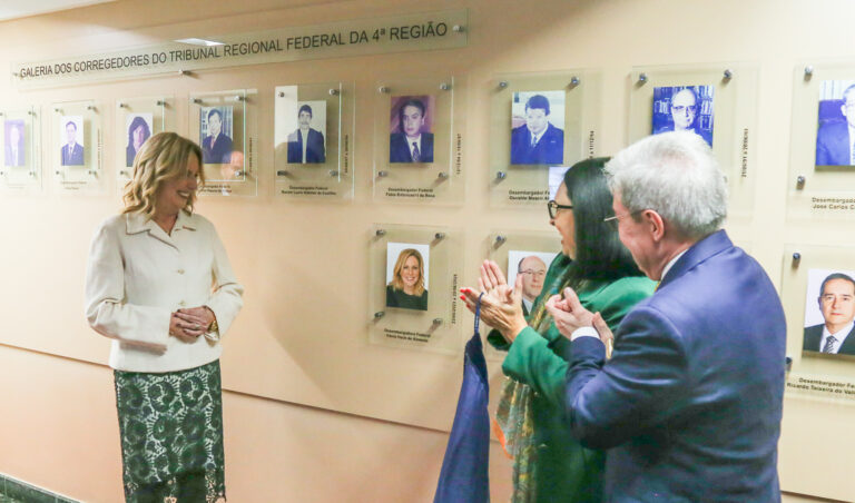 Leia mais sobre o artigo Desembargadora Vânia Hack de Almeida inaugura retrato na Galeria dos Corregedores (25/09/2026)