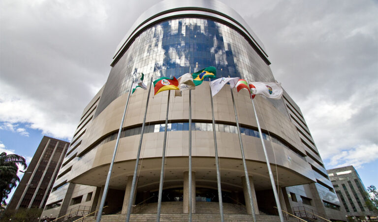 Leia mais sobre o artigo TRF4 suspende prazos processuais no PR nesta terça-feira (22/9) (22/09/2026)