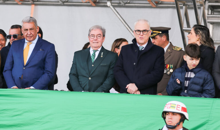 Leia mais sobre o artigo Presidente do TRF4 participa de desfile cívico-militar em Porto Alegre (08/09/2026)