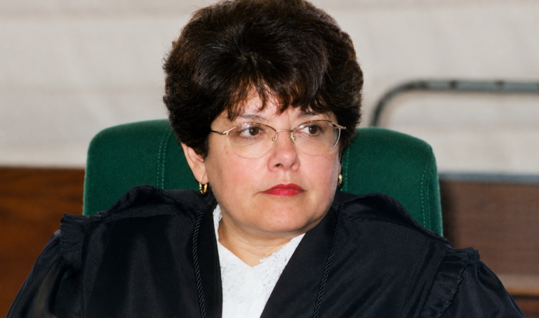 Leia mais sobre o artigo TRF4 lamenta falecimento da desembargadora federal aposentada Virgínia Scheibe (01/09/2026)