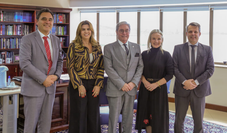 Leia mais sobre o artigo Presidente do TRF4 recebe visita de dirigentes da Associação dos Juízes Federais do RS (13/10/2026)
